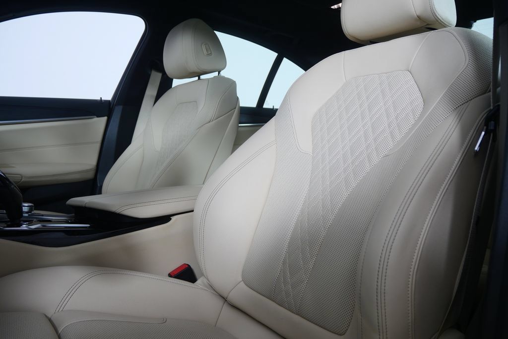 Used 2022 BMW 530i RWD image 9