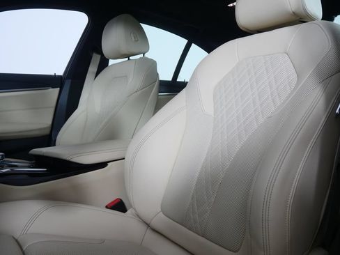 Used 2022 BMW 530i RWD image 9