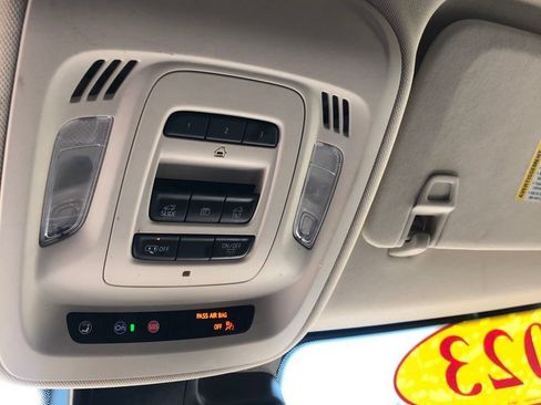 Used 2023 Buick Envision Avenir FWD image 35