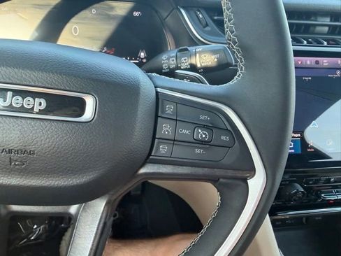 Used 2023 Jeep Grand Cherokee L Limited w/ Luxury Tech Group II AWD/4WD image 18