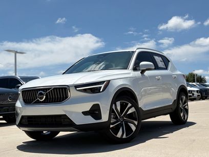 New 2025 Volvo XC40 B5 Ultra w/ Climate Package