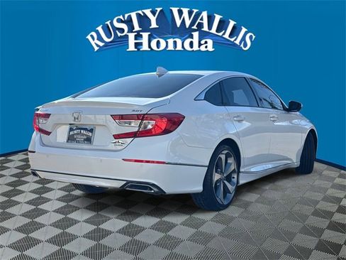 Used 2020 Honda Accord Touring image 2