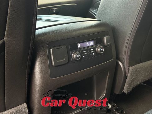 Used 2017 GMC Yukon SLT AWD/4WD image 27