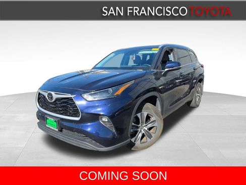 Used 2022 Toyota Highlander XLE AWD/4WD image 1