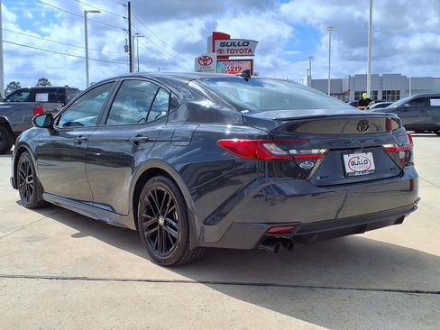 Certified 2025 Toyota Camry SE w/ Convenience Package image 2