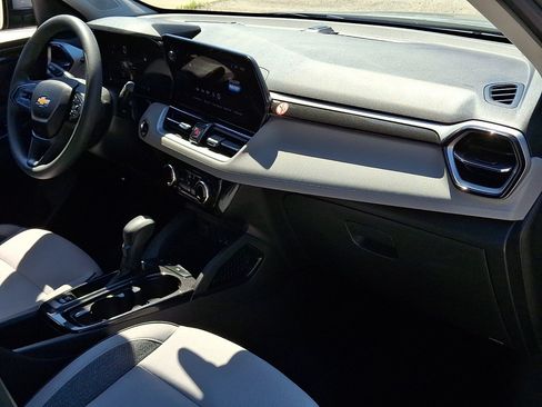 Used 2025 Chevrolet TrailBlazer LT FWD image 11