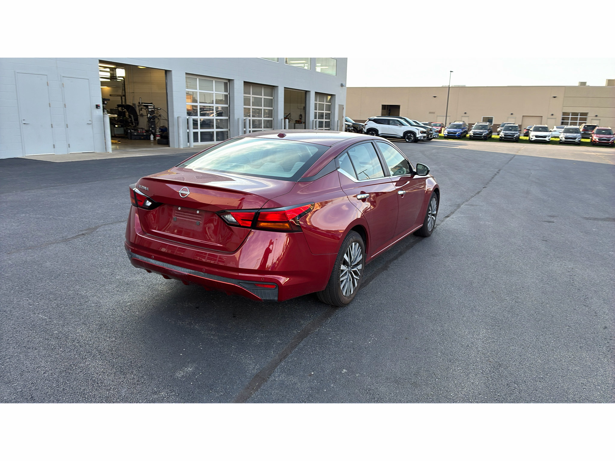 Used 2025 Nissan Altima 2.5 SV FWD image 7