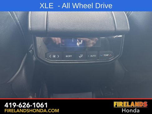 Used 2021 Toyota Highlander XLE AWD/4WD image 13