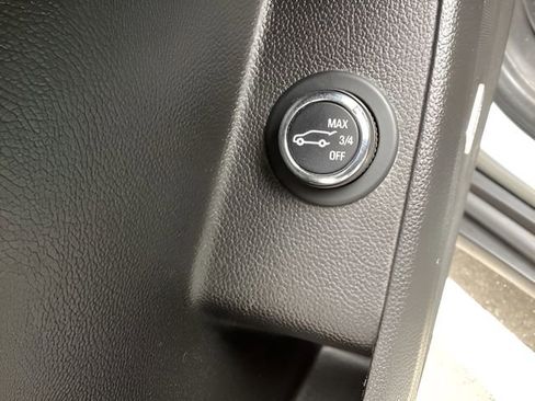 Used 2023 Chevrolet Traverse LT w/ LT Premium Package image 14