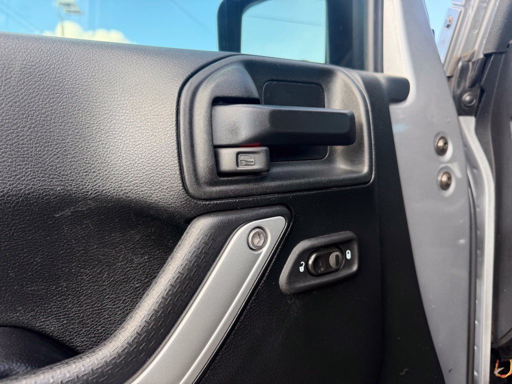 Used 2017 Jeep Wrangler Unlimited Sahara w/ Max Tow Package AWD/4WD image 23