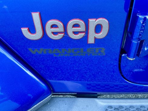 Used 2018 Jeep Wrangler Unlimited Rubicon w/ Dual Top Group AWD/4WD image 30