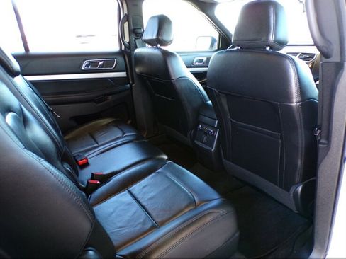 Used 2017 Ford Explorer XLT w/ Equipment Group 202A FWD image 20