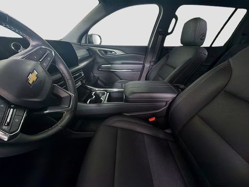 Used 2025 Chevrolet Traverse LT FWD image 13