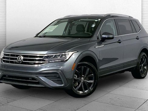 Used 2024 Volkswagen Tiguan SE FWD image 12