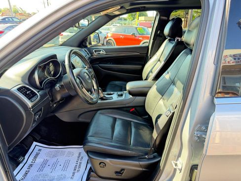 Used 2019 Jeep Grand Cherokee Limited AWD/4WD image 12