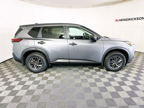 Used 2023 Nissan Rogue S image 2