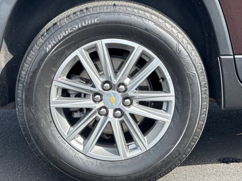 Used 2023 Chevrolet Traverse LT image 41