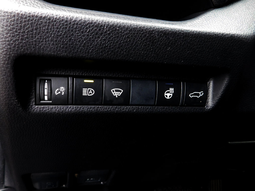 Used 2019 Toyota RAV4 XLE Premium w/ Cold Weather Package AWD/4WD image 29