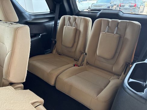 Used 2017 Ford Explorer XLT image 12