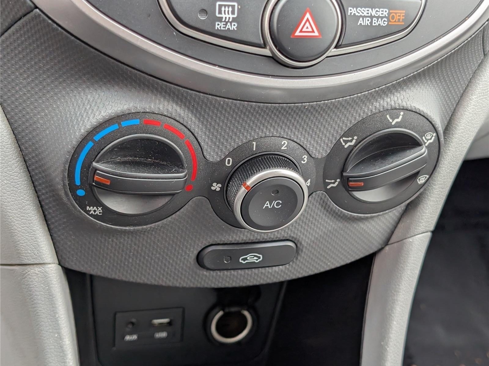 Used 2016 Hyundai Accent SE w/ Option Group 02 FWD image 22