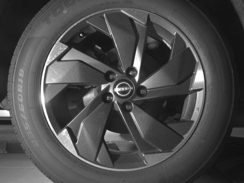 Used 2025 Nissan Rogue SV AWD/4WD image 15