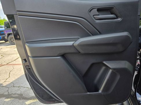 Used 2025 Chevrolet Colorado Trail Boss AWD/4WD image 11