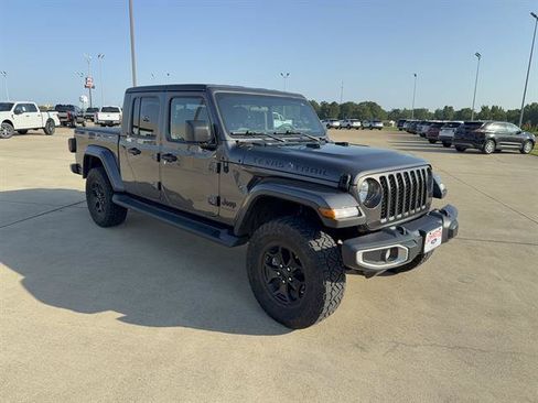 Used 2023 Jeep Gladiator Sport AWD/4WD image 2