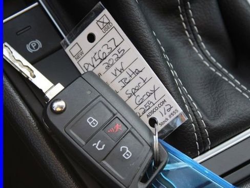 Used 2025 Volkswagen Jetta Sport image 25