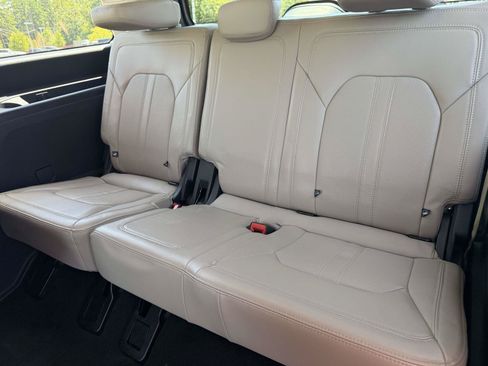 Used 2024 Ford Expedition Limited RWD image 32