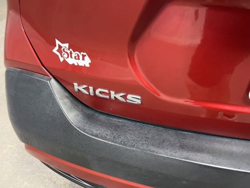 Used 2019 Nissan Kicks SR w/ SR Premium Package FWD image 14