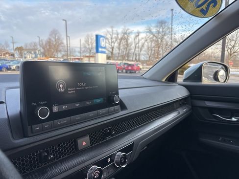 Used 2023 Honda CR-V LX image 18