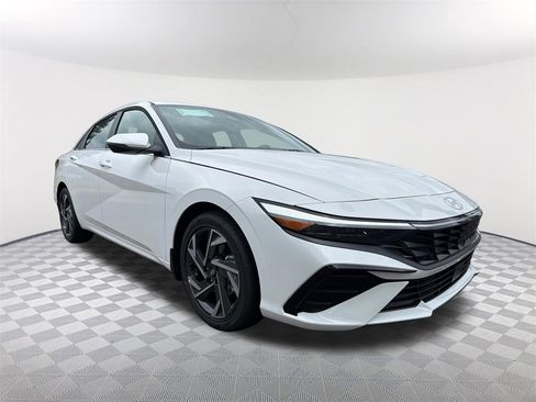 New 2026 Hyundai Elantra Limited image 3