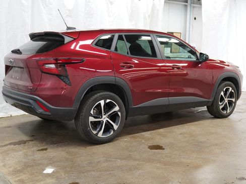 Used 2024 Chevrolet Trax RS FWD image 3