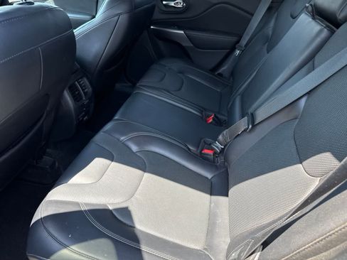 Used 2019 Jeep Cherokee Limited FWD image 23