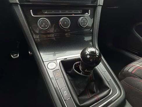 Used 2017 Volkswagen GTI Sport image 31