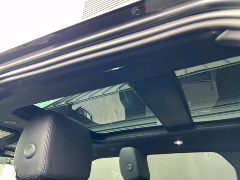 New 2025 Land Rover Range Rover Evoque Dynamic SE AWD/4WD image 17