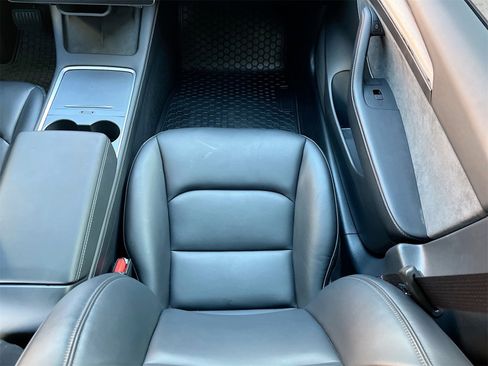 Used 2023 Tesla Model 3 Standard Range image 22