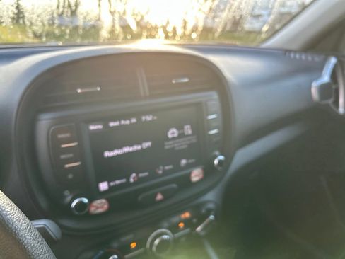 Used 2024 Kia Soul LX w/ Option Group 015 FWD image 8