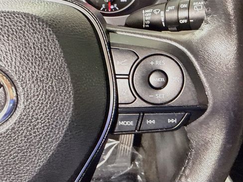 Used 2019 Toyota RAV4 XLE Premium FWD image 15