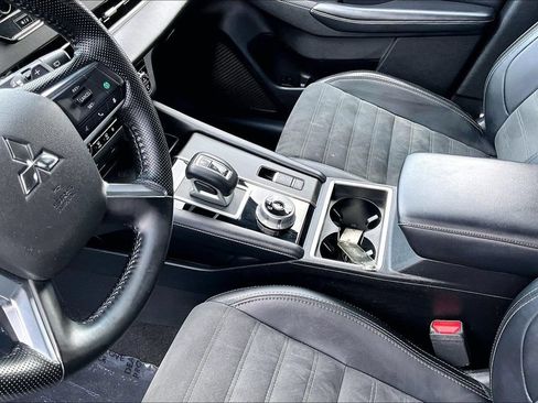 Used 2024 Mitsubishi Outlander SE AWD/4WD image 18