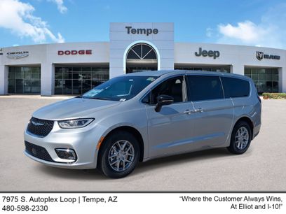 New 2026 Chrysler Pacifica Select