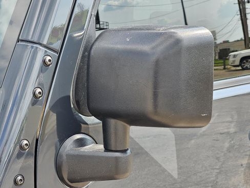 Used 2016 Jeep Wrangler Unlimited Rubicon w/ Connectivity Group image 41