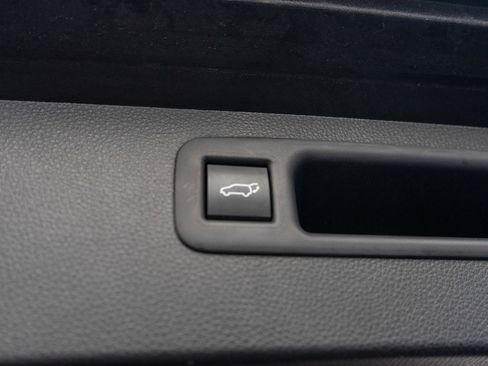 Used 2022 Toyota Highlander XLE image 10