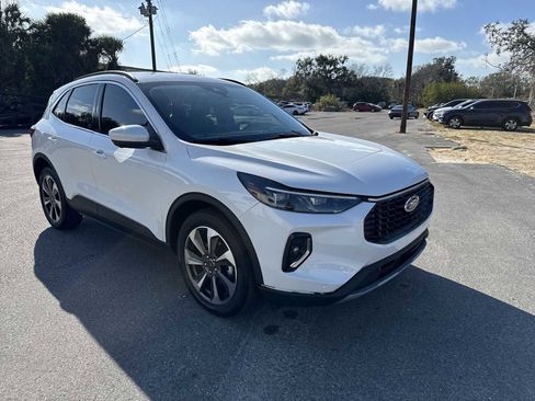 Used 2023 Ford Escape Platinum image 8