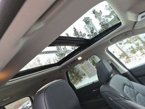 Used 2025 Nissan Pathfinder Platinum image 15