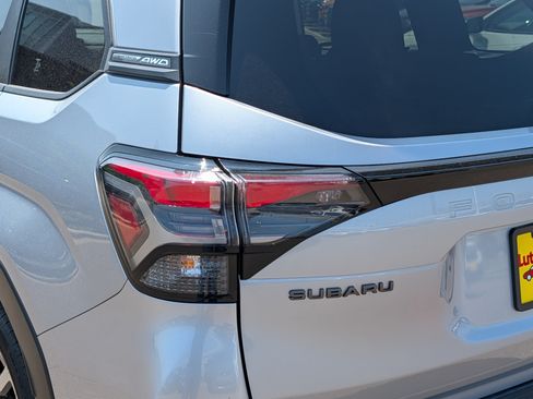 Used 2025 Subaru Forester Limited AWD/4WD image 17