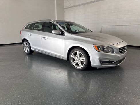 Used 2015 Volvo V60 T5 Premier image 2