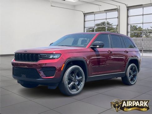 New 2025 Jeep Grand Cherokee Altitude image 2