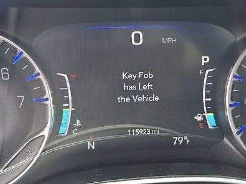 Used 2017 Chrysler Pacifica Limited FWD image 17