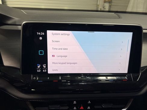 Used 2025 Volkswagen Atlas Cross Sport SE image 29